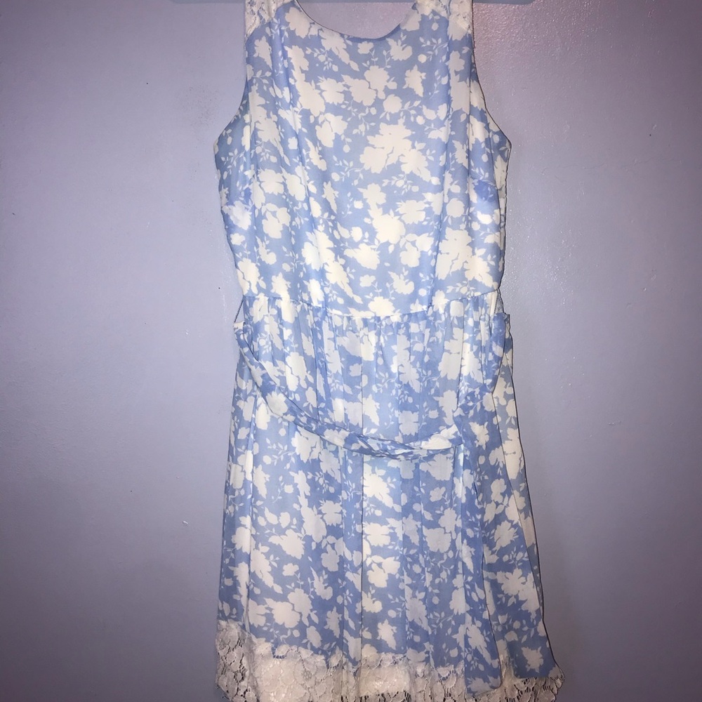 Dress - Picture 2 of 4